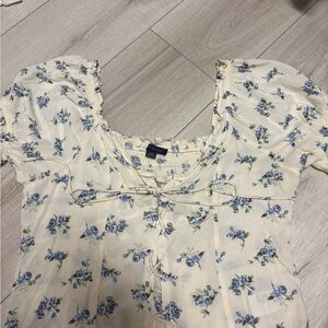 American Eagle Outfitters Cream Top with Blue Floral Pattern